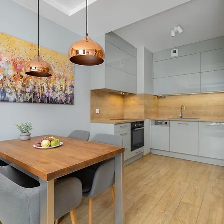 Park Mariacka Z Parkingiem By Renters