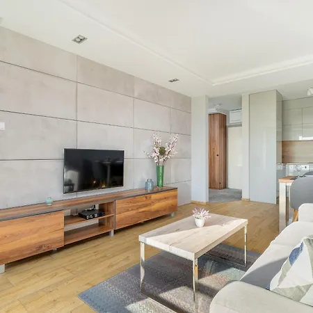 Park Mariacka Z Parkingiem By Renters Apartment