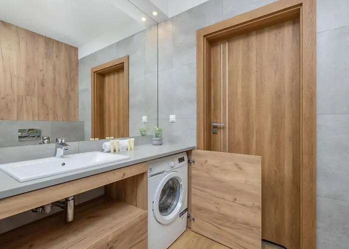 Park Mariacka Z Parkingiem By Renters *