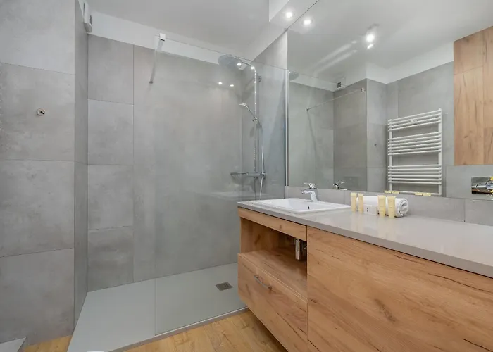 Park Mariacka Z Parkingiem By Renters Appartement *